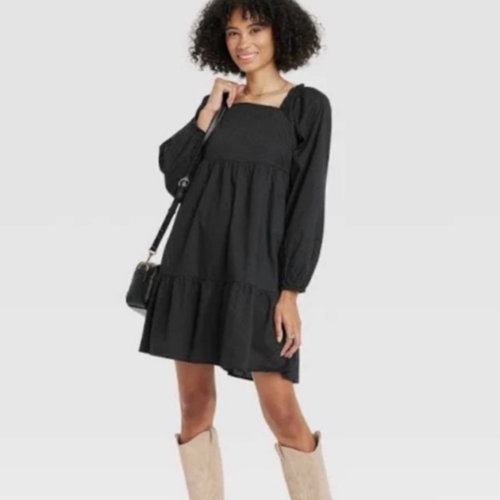 Universal Thread black puff sleeve textured smocked dress size Large